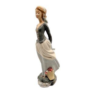 Lladro "Sea Breeze" Brisa Marina #4922
